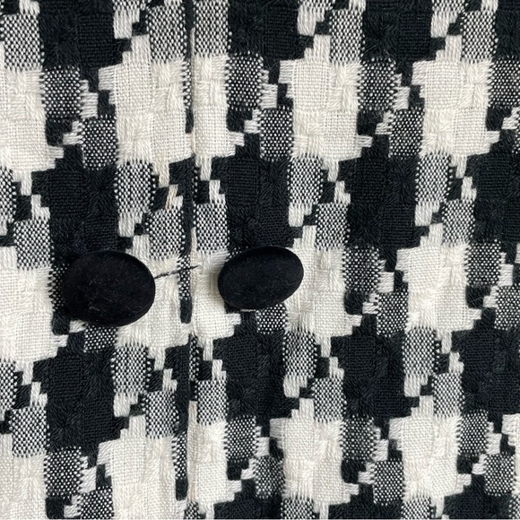 Vintage Chic Black and White Houndstooth Blazer - Picture 6 of 11